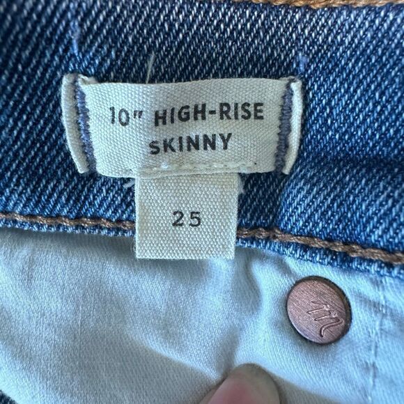 Madewell 10” High Rise Skinny Raw Hem - Picture 6 of 7